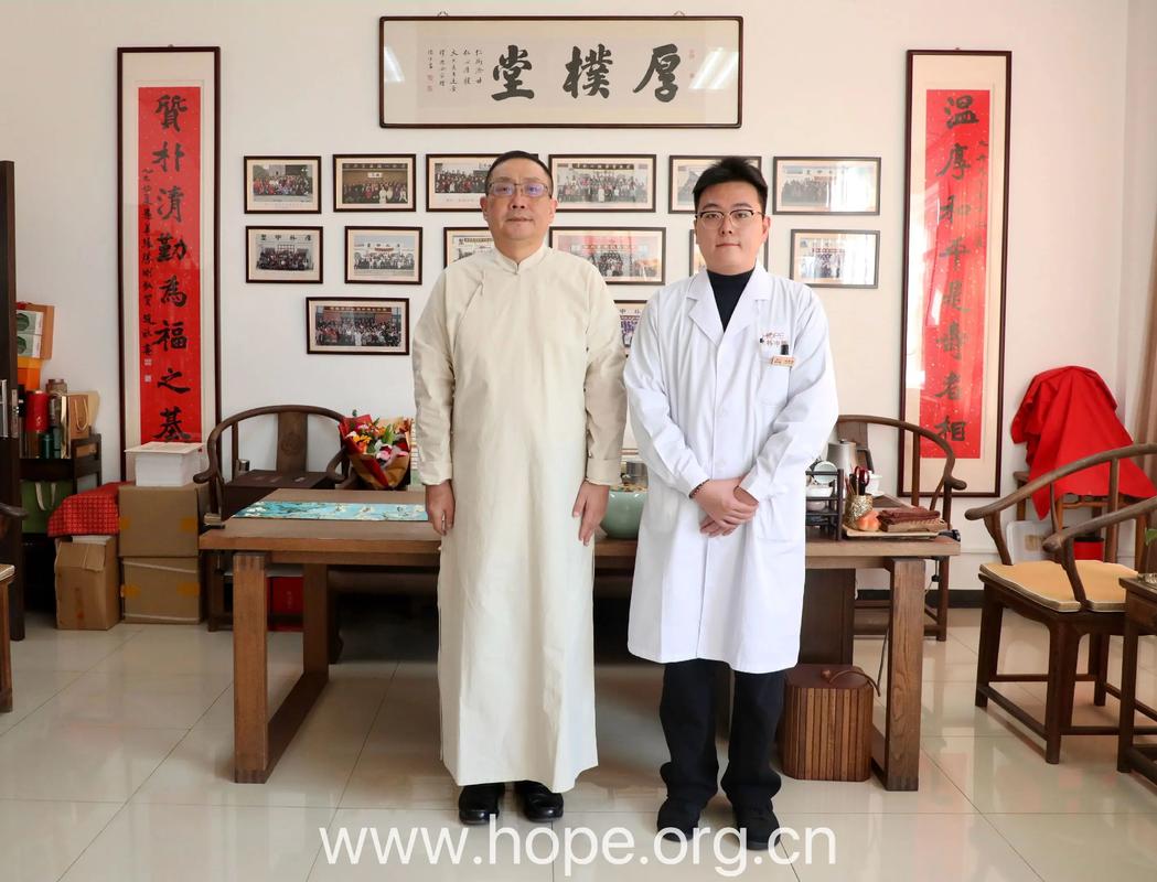 今天上午在北京厚朴中医诊所出门诊,厚朴八期临床班武凯翔助理医